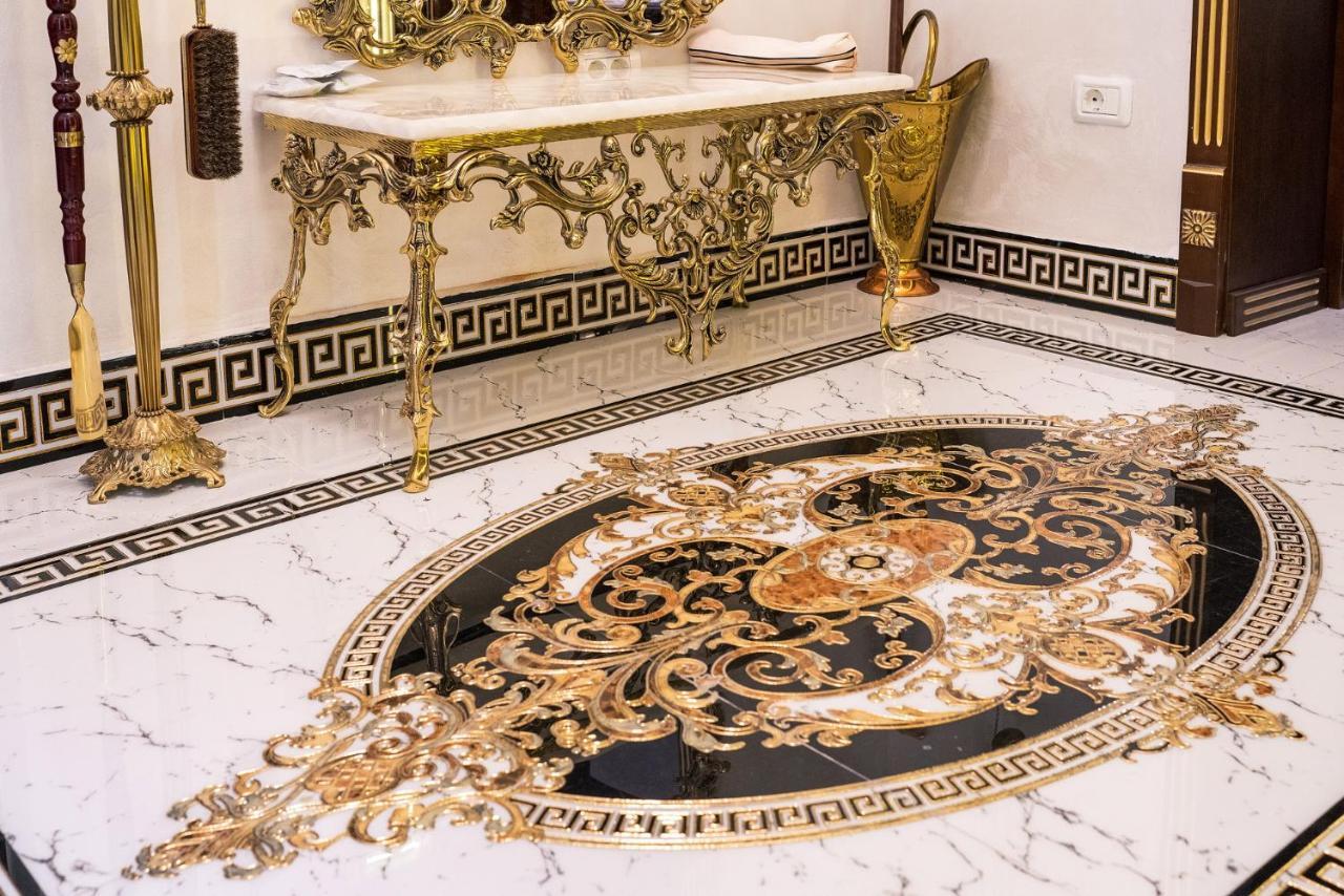 Private Museum Apartment With Antique Decor Bukares Bagian luar foto