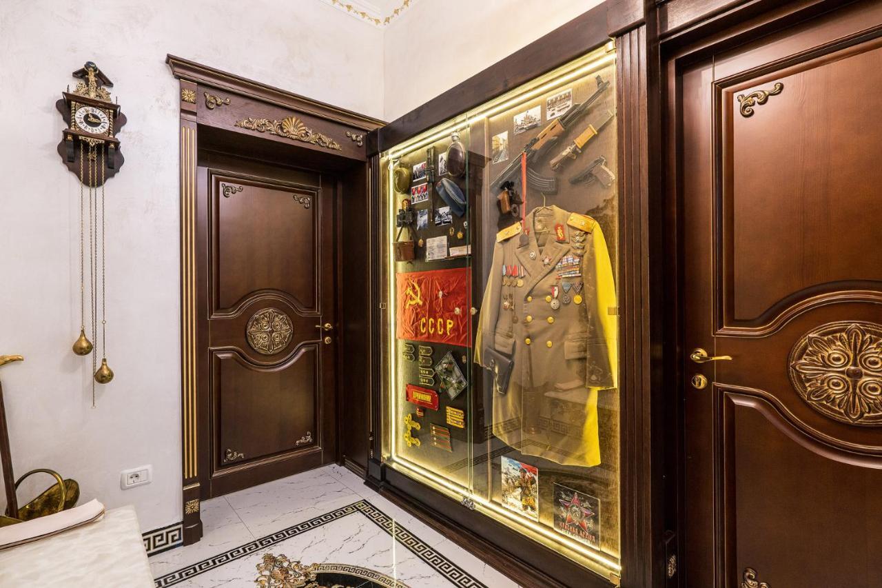 Private Museum Apartment With Antique Decor Bukares Bagian luar foto