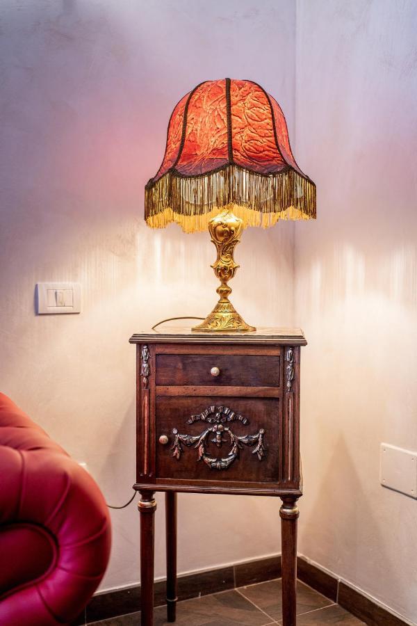 Private Museum Apartment With Antique Decor Bukares Bagian luar foto